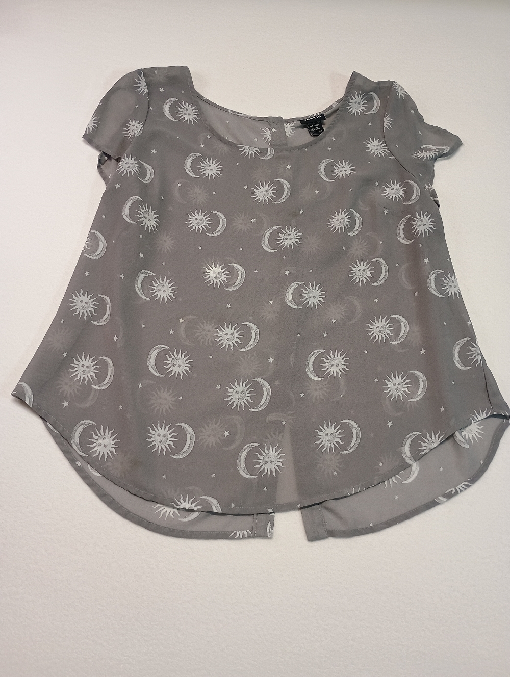 Torrid Women’s Size O Short Sleeve Moon & Sun Print Blouse - Gray